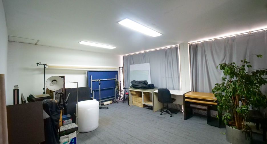 For sale office in Wang Thonglang, Bangkok