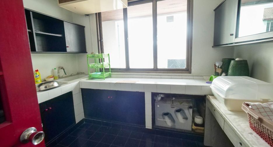 For sale office in Wang Thonglang, Bangkok