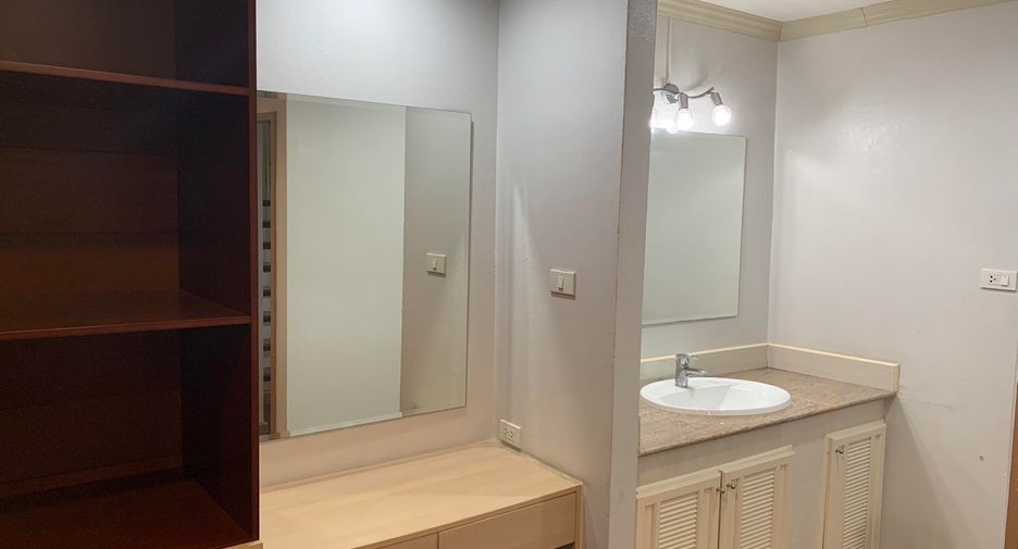 Reihenhaus zur Miete mit 4 Zimmer in Sathon, Bangkok