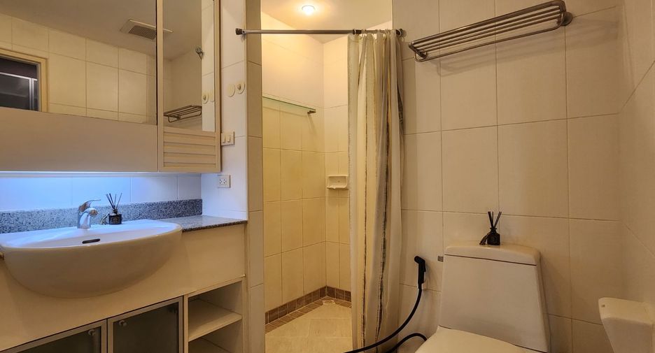 Wohnung zur Miete mit 1 Zimmer in Yan Nawa, Bangkok
