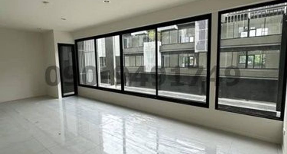 For rent 4 bedrooms retail Space in Rat Burana, Bangkok