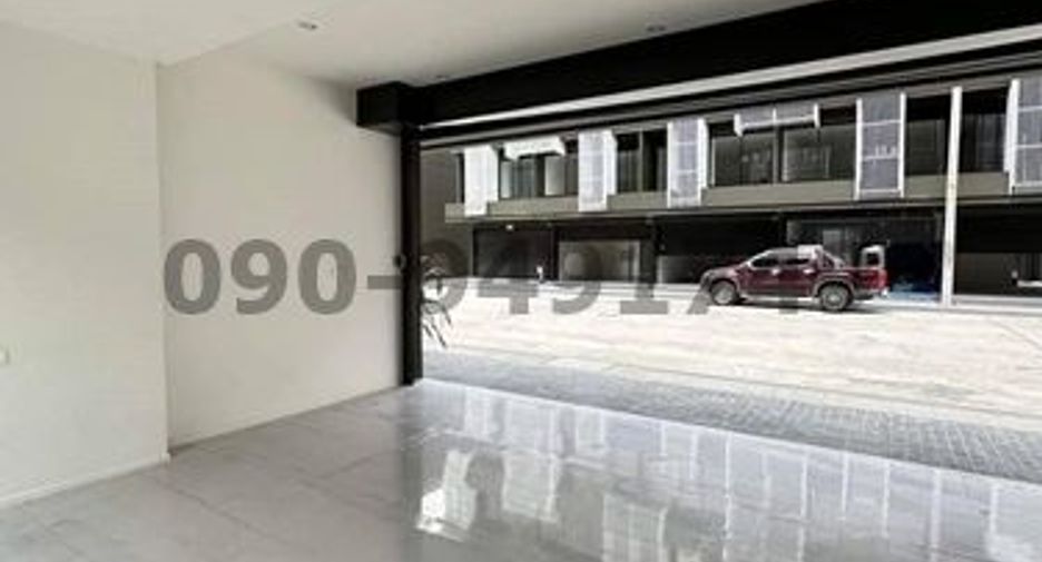 For rent 4 bedrooms retail Space in Rat Burana, Bangkok