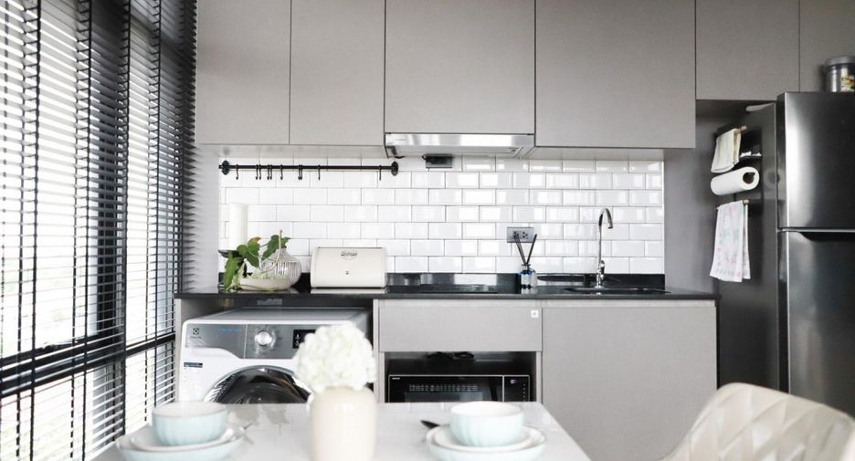 For rent 2 bedrooms condo in Wang Thonglang, Bangkok