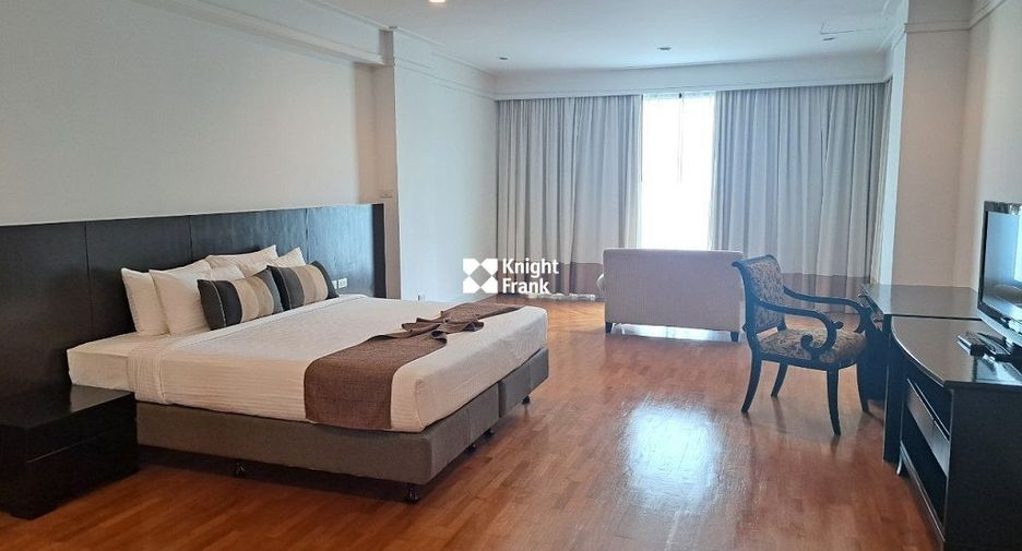 For rent 4 bedrooms condo in Sathon, Bangkok