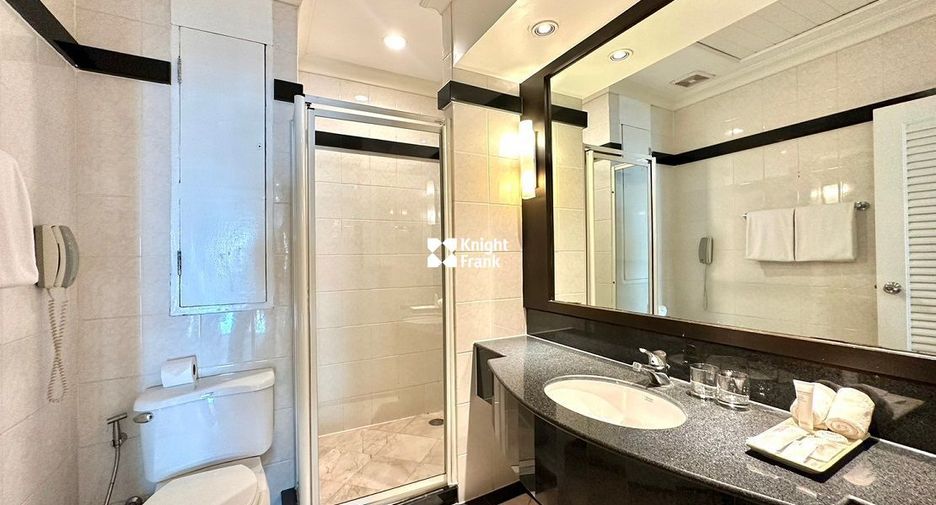 For rent 4 bedrooms condo in Sathon, Bangkok