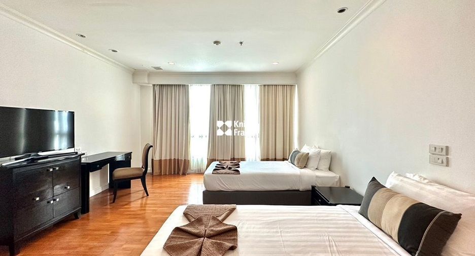 For rent 4 bedrooms condo in Sathon, Bangkok