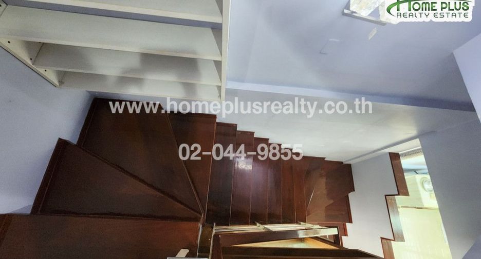 For sale 5 bedrooms townhouse in Yan Nawa, Bangkok
