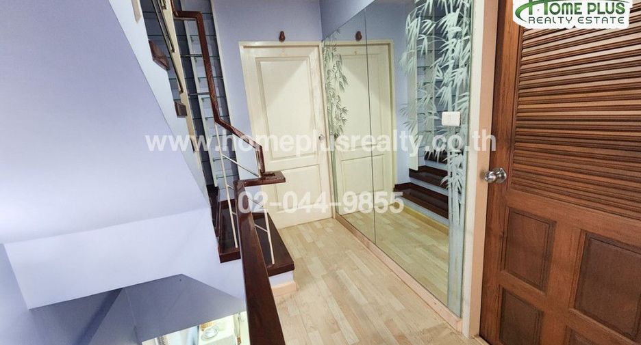 For sale 5 bedrooms townhouse in Yan Nawa, Bangkok