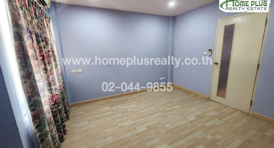 For sale 5 bedrooms townhouse in Yan Nawa, Bangkok