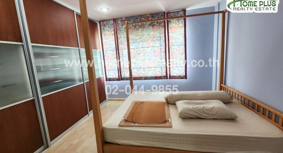 For sale 5 bedrooms townhouse in Yan Nawa, Bangkok