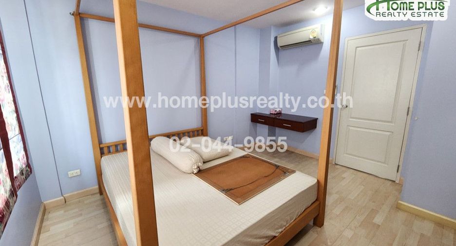 For sale 5 bedrooms townhouse in Yan Nawa, Bangkok