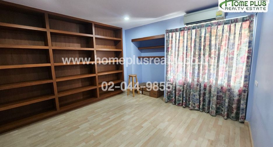 For sale 5 bedrooms townhouse in Yan Nawa, Bangkok