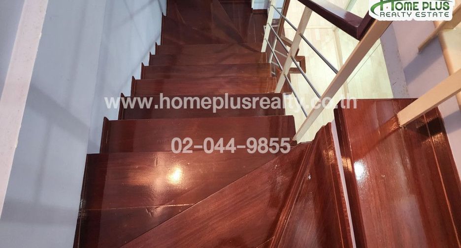 For sale 5 bedrooms townhouse in Yan Nawa, Bangkok