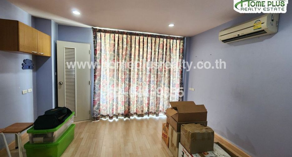 For sale 5 bedrooms townhouse in Yan Nawa, Bangkok
