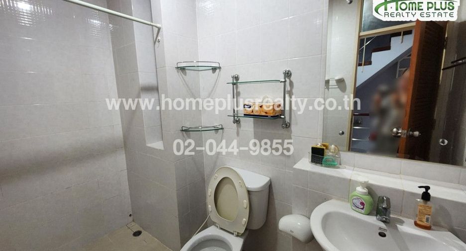 For sale 5 bedrooms townhouse in Yan Nawa, Bangkok