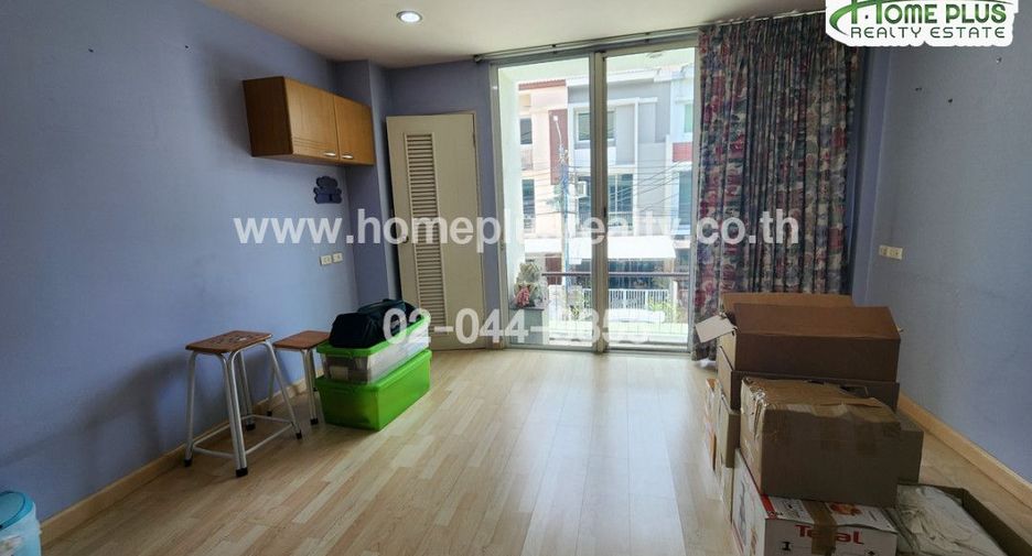 For sale 5 bedrooms townhouse in Yan Nawa, Bangkok