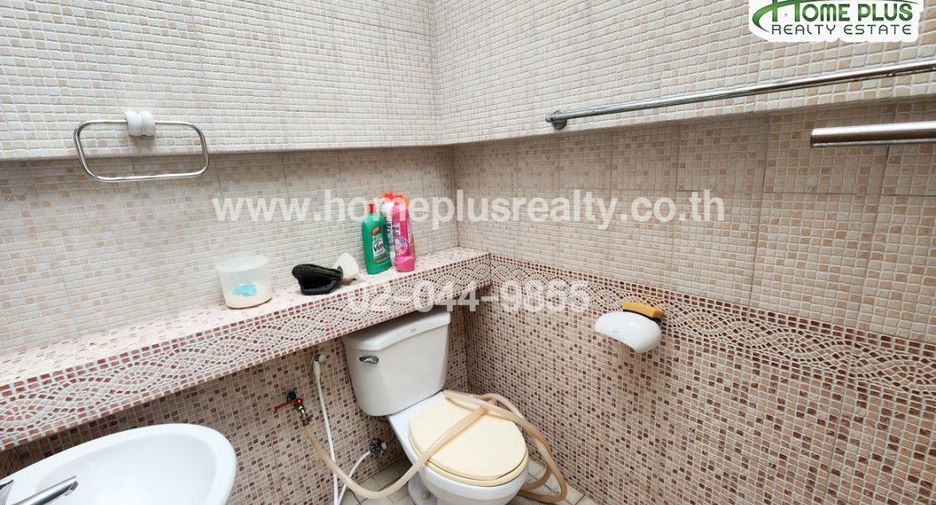 For sale 5 bedrooms townhouse in Yan Nawa, Bangkok