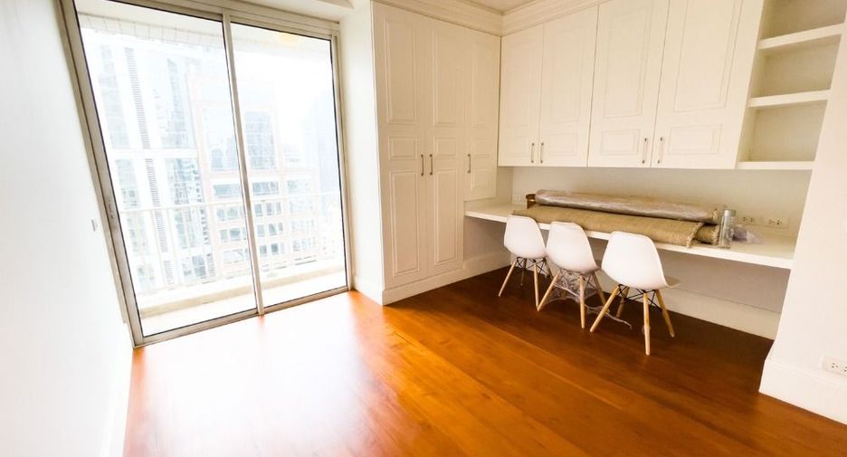 For sale 3 bedrooms condo in Pathum Wan, Bangkok