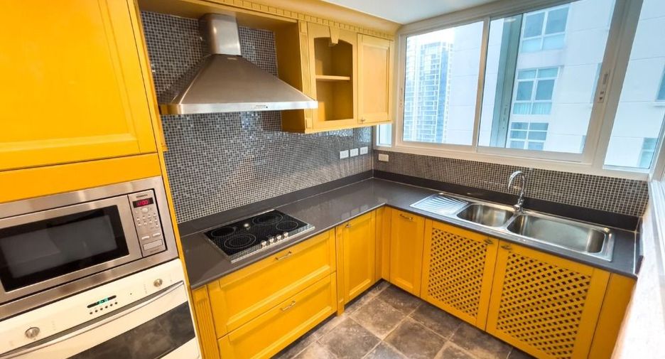For sale 3 bedrooms condo in Pathum Wan, Bangkok