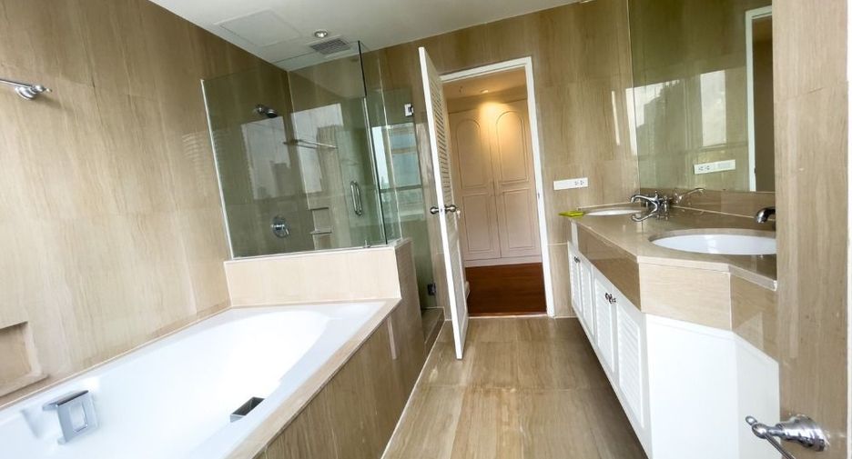 For sale 3 bedrooms condo in Pathum Wan, Bangkok