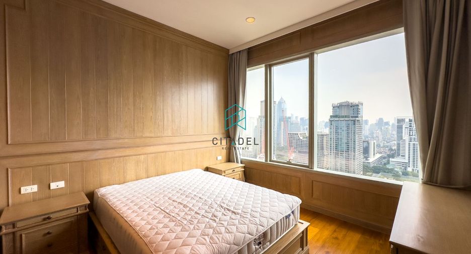 For rent 4 bedrooms condo in Pathum Wan, Bangkok