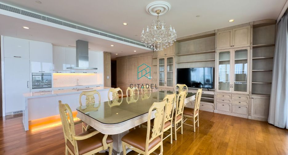 For rent 4 bedrooms condo in Pathum Wan, Bangkok