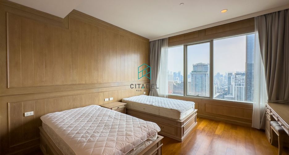 For rent 4 bedrooms condo in Pathum Wan, Bangkok