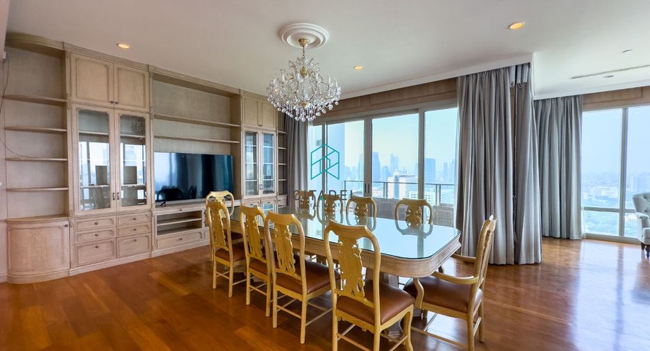 For rent 4 bedrooms condo in Pathum Wan, Bangkok