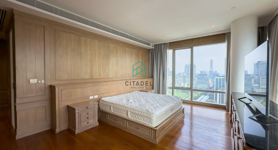 For rent 4 bedrooms condo in Pathum Wan, Bangkok