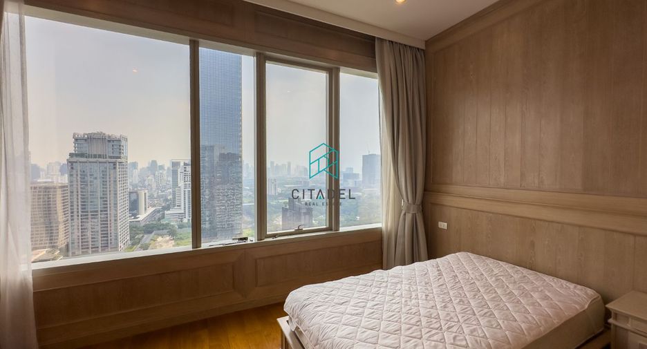 For rent 4 bedrooms condo in Pathum Wan, Bangkok