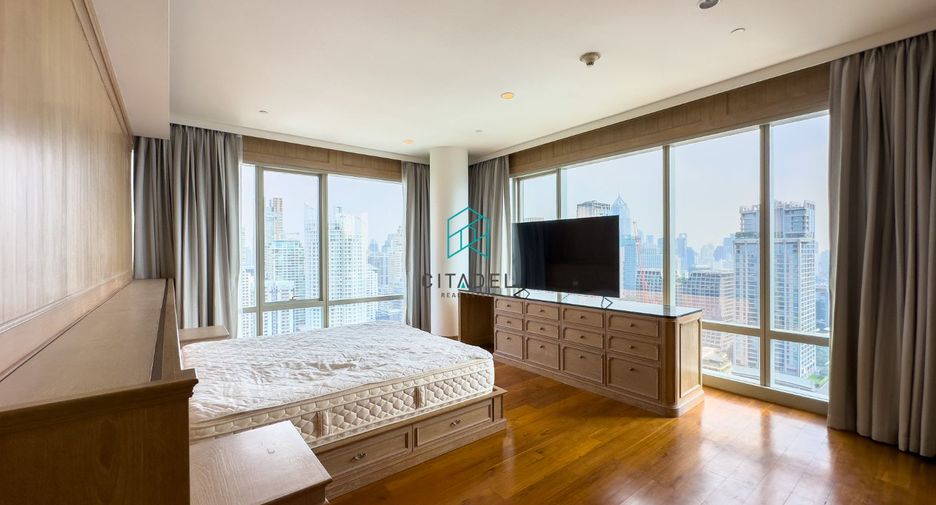For rent 4 bedrooms condo in Pathum Wan, Bangkok