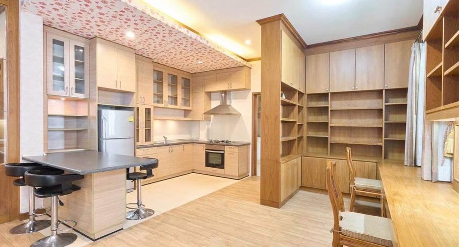 For rent and for sale 4 bedrooms house in Mueang Chiang Mai, Chiang Mai