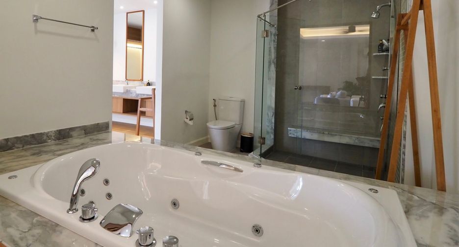 For rent 6 bedrooms villa in Mueang Phuket, Phuket