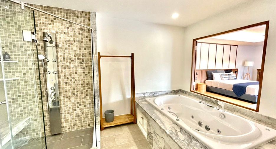 For rent 6 bedrooms villa in Mueang Phuket, Phuket