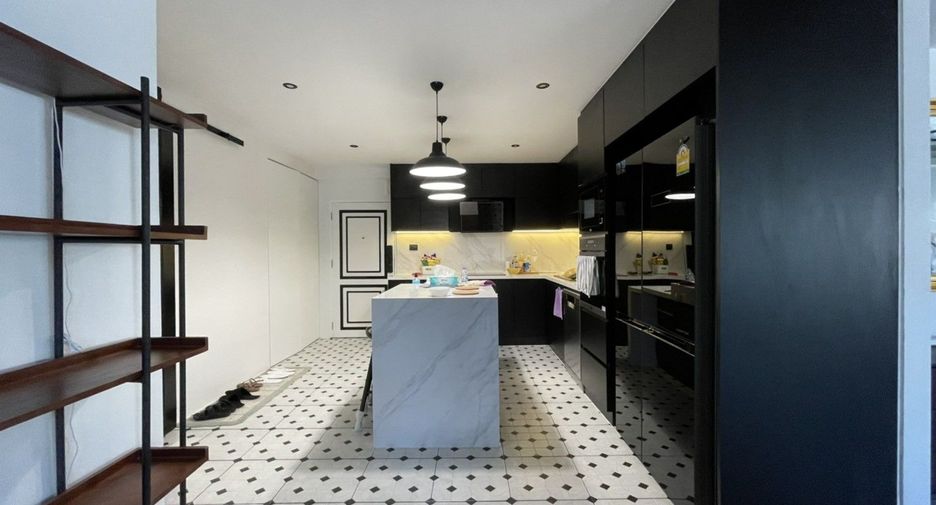 For sale 2 bedrooms condo in Khlong Toei, Bangkok