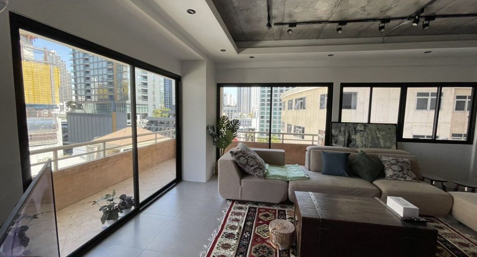 For sale 2 bedrooms condo in Khlong Toei, Bangkok