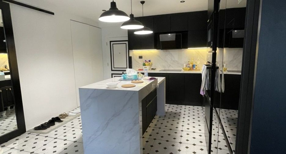 For sale 2 bedrooms condo in Khlong Toei, Bangkok