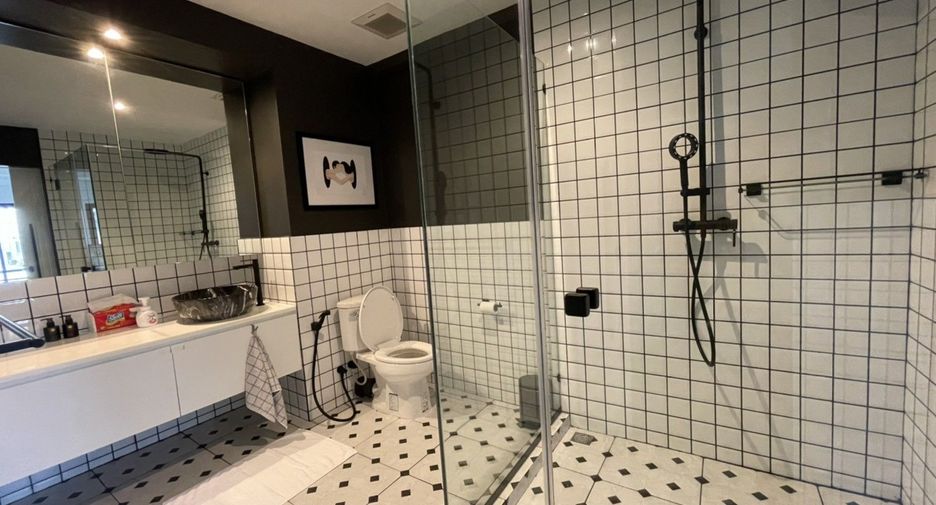For sale 2 bedrooms condo in Khlong Toei, Bangkok