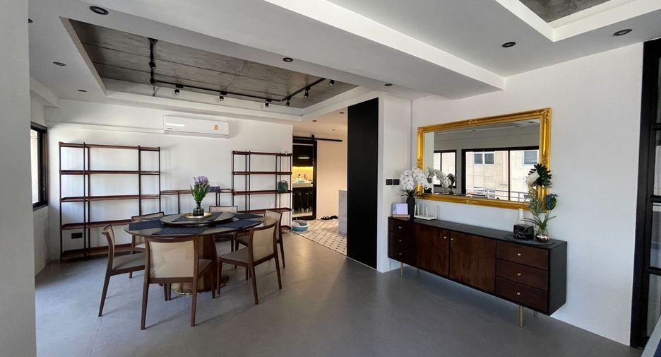For sale 2 bedrooms condo in Khlong Toei, Bangkok