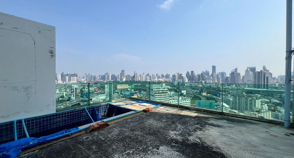 For sale 3 bedrooms condo in Ratchathewi, Bangkok