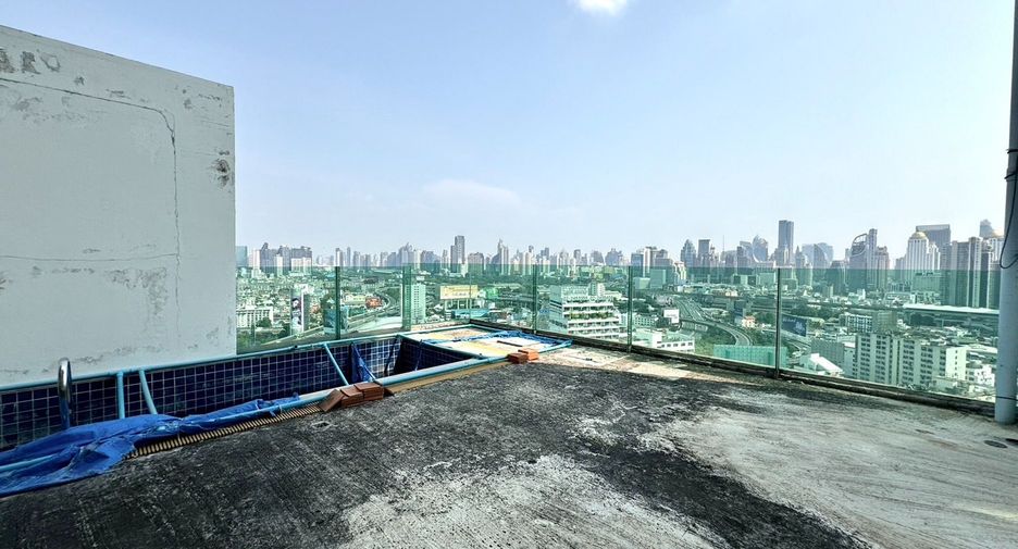 For sale 3 bedrooms condo in Ratchathewi, Bangkok