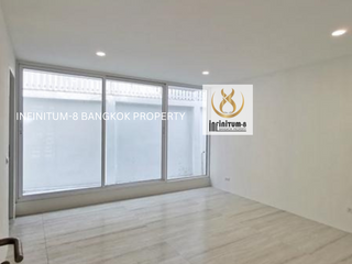 For sale 5 Beds office in Suan Luang, Bangkok
