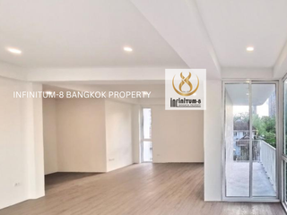For sale 5 bed office in Suan Luang, Bangkok