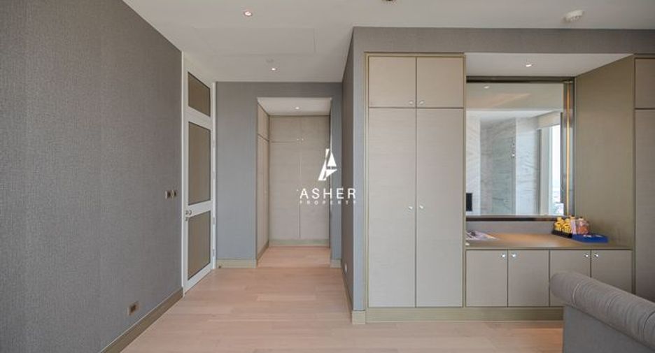 For sale 3 bed condo in Khlong San, Bangkok