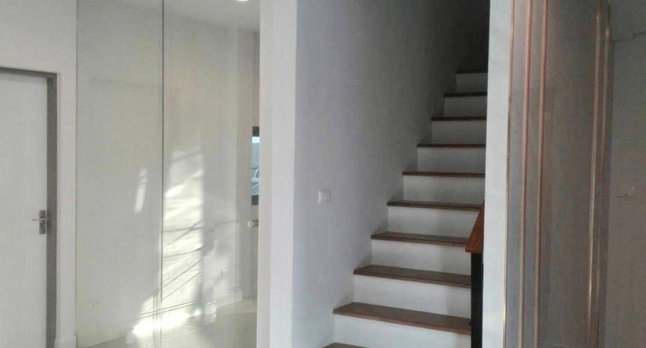For rent and for sale 4 bedrooms house in Prawet, Bangkok