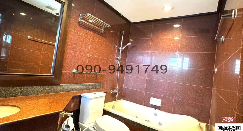 For rent 3 bedrooms condo in Watthana, Bangkok