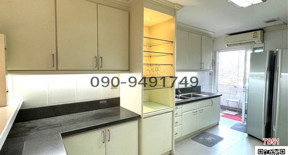 For rent 3 bedrooms condo in Watthana, Bangkok