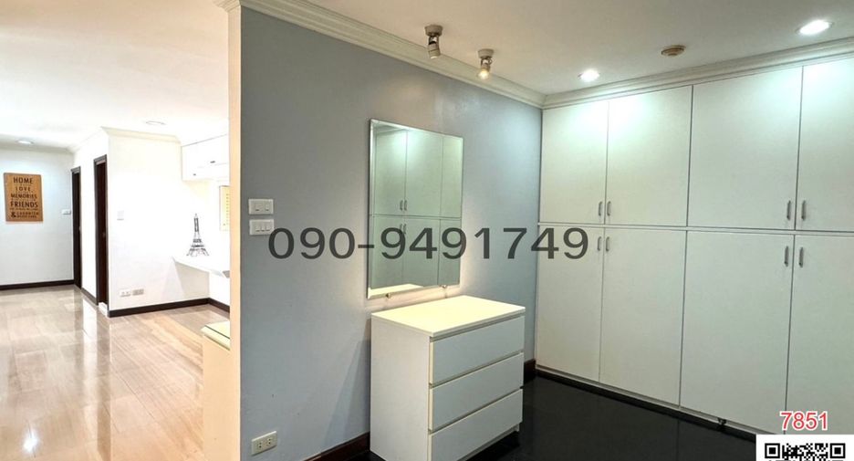 For rent 3 bedrooms condo in Watthana, Bangkok