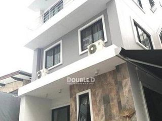 For sale 6 Beds house in Din Daeng, Bangkok