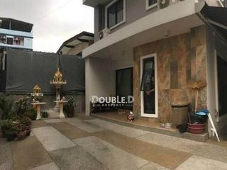 For sale 6 Beds house in Din Daeng, Bangkok